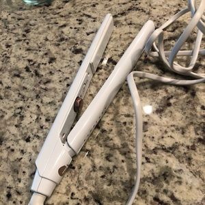 T3 Flat Iron / Straightener